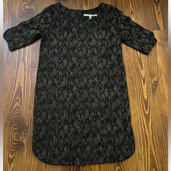 COLLECTIVE CONCEPTS Black Metallic 3/4 Sleeves Shift Dress - Picture 2 of 4